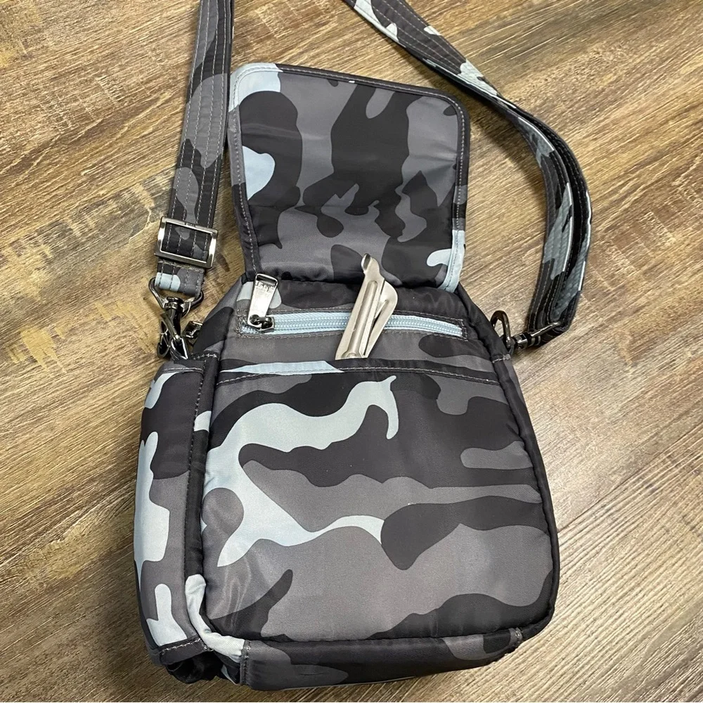 Lug Can Can Black and Gray Messenger Bag Camouflage Design‎ Hiking Camping NWOT